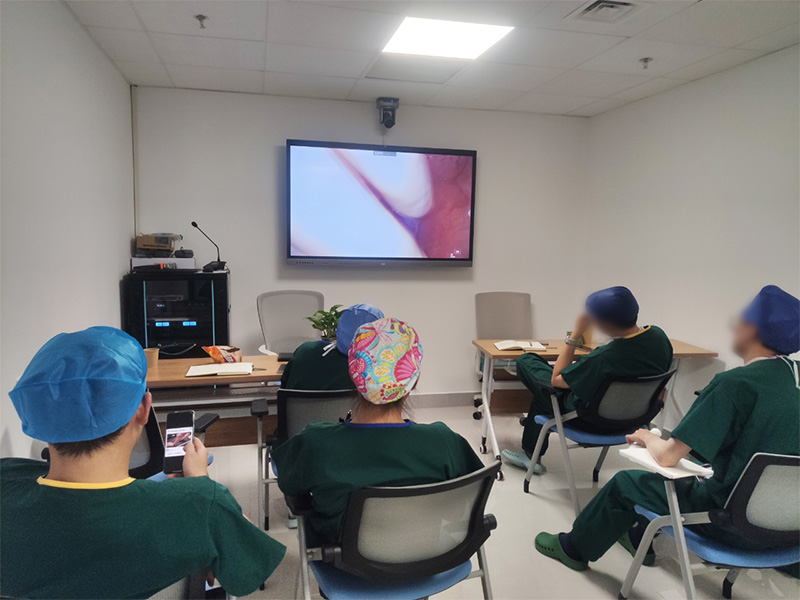 digital operating room system with live surgery